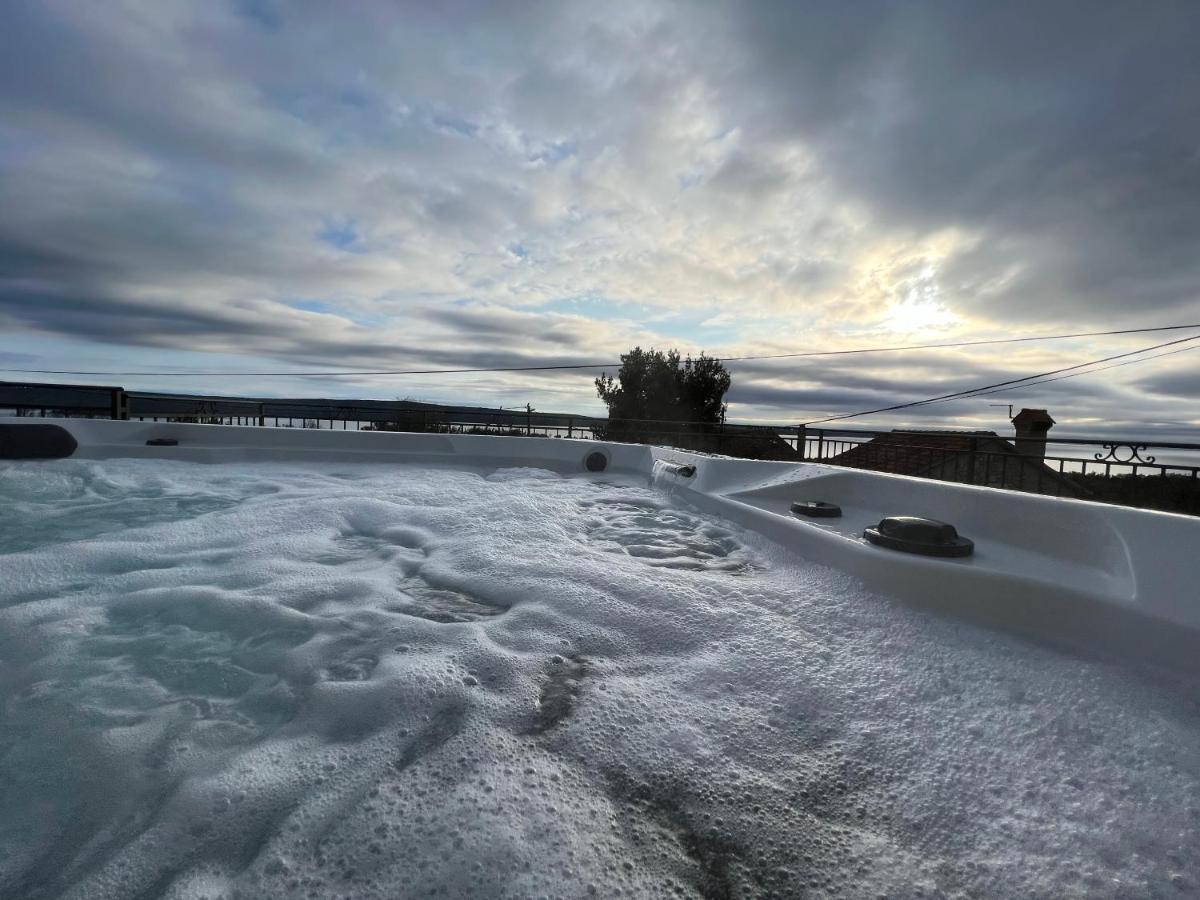 Podgora Experience Suite With Jacuzzi 内里吉恩 外观 照片
